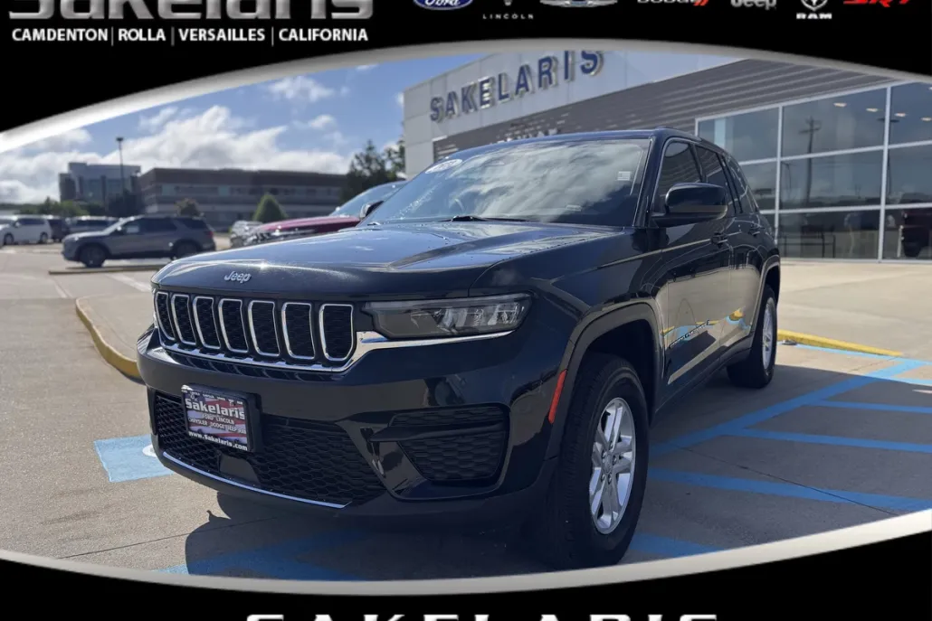 2023 Jeep Grand Cherokee Laredo photo 1