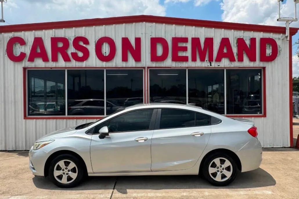 2016 Chevrolet Cruze LS photo 1