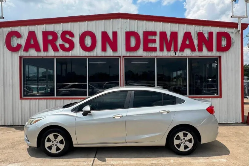 2016 Chevrolet Cruze LS photo 1