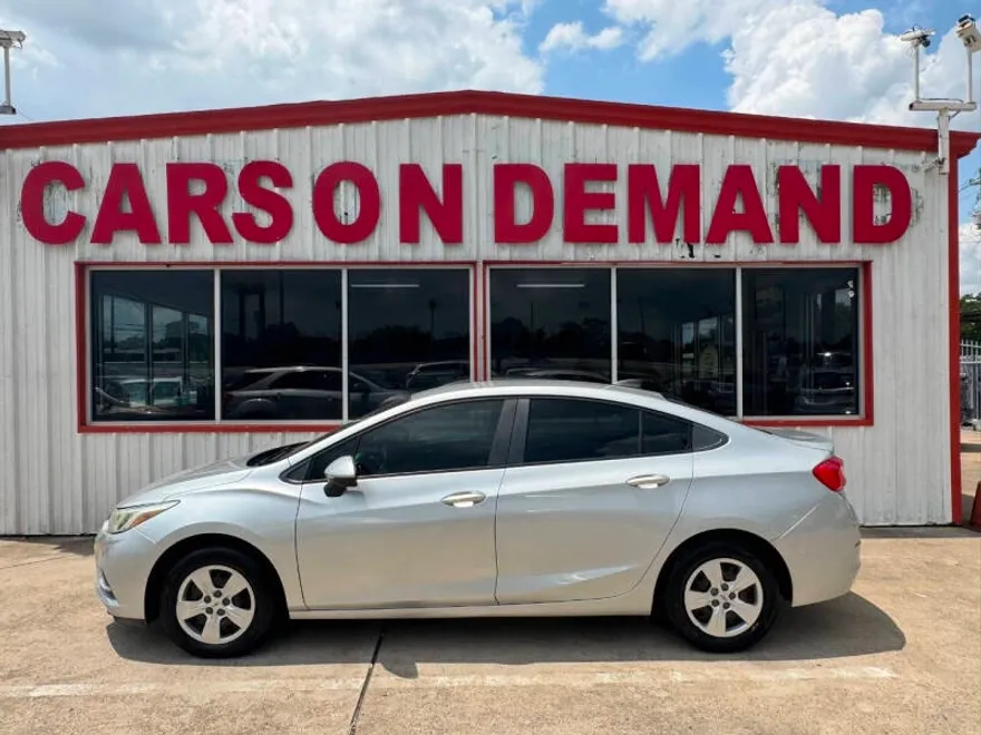 2016 Chevrolet Cruze LS photo 1