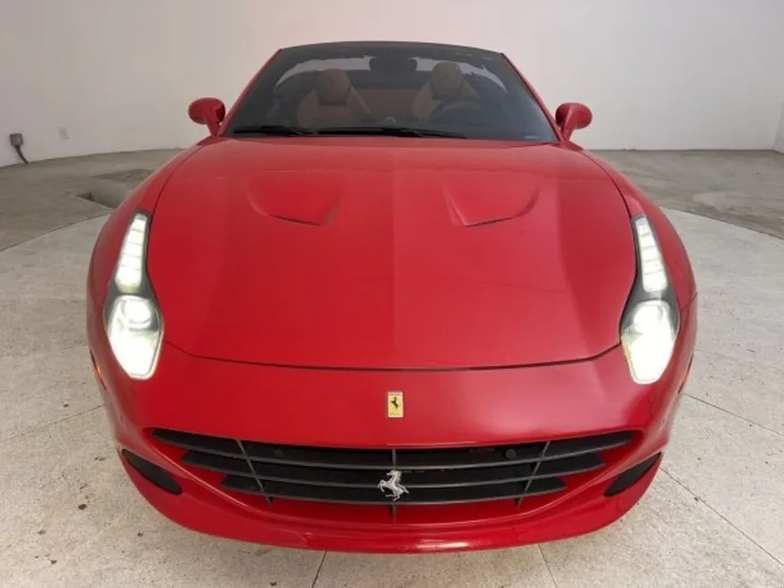 2017 Ferrari California T photo 2