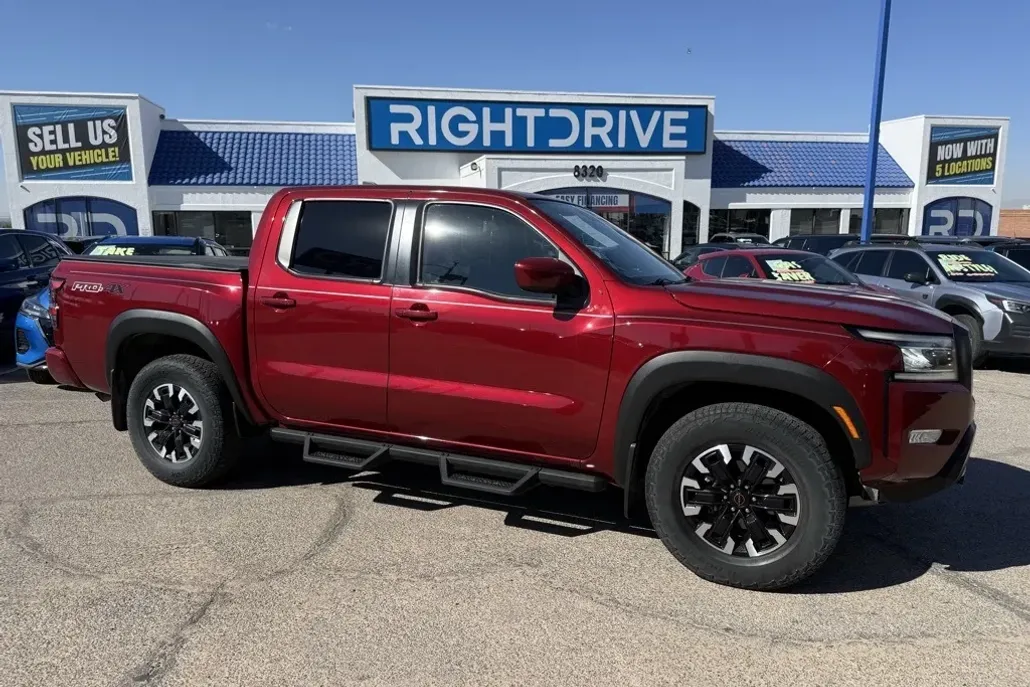2022 Nissan Frontier Crew Cab photo 1