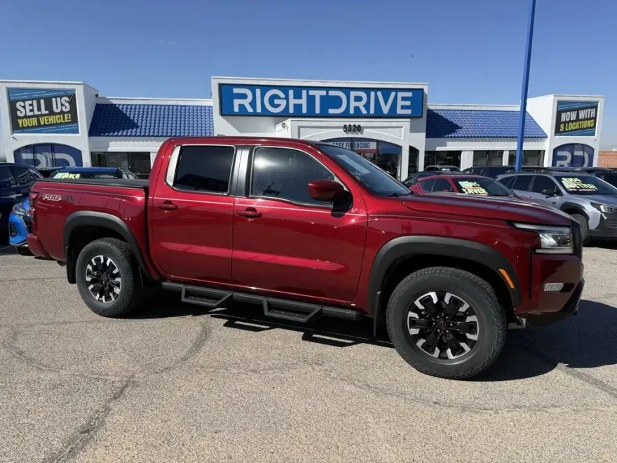 2022 Nissan Frontier Crew Cab photo 1