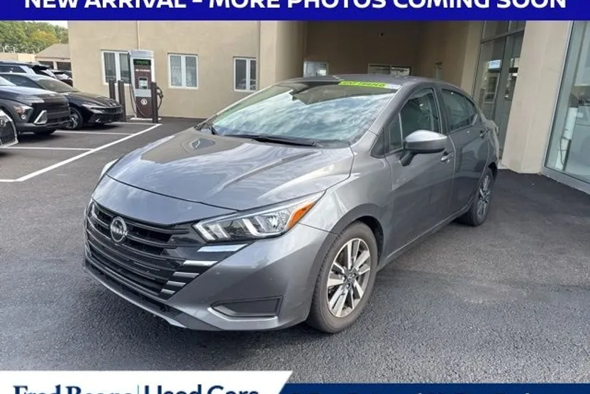 2023 Nissan Versa 1.6 SV photo 1