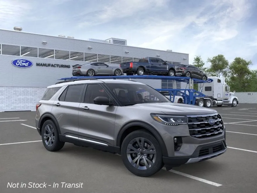 2025 Ford Explorer photo 1