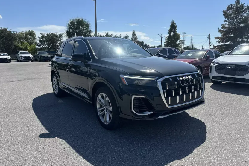 2025 Audi Q7 Premium Plus photo 1