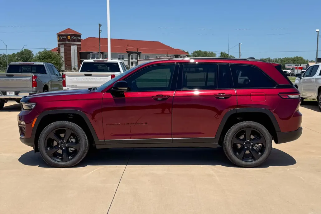 2025 Jeep Grand Cherokee Limited photo 1