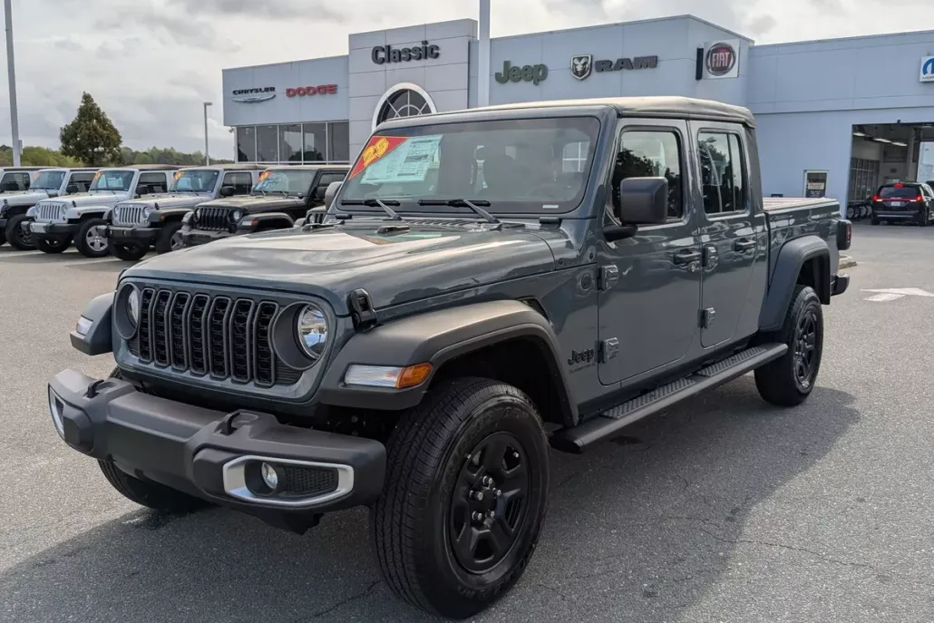 2025 Jeep Gladiator Sport photo 1