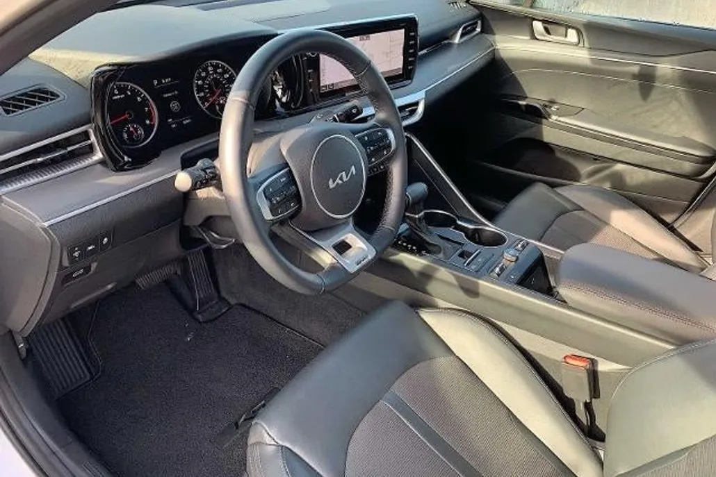 2024 Kia K5 GT-Line photo 1
