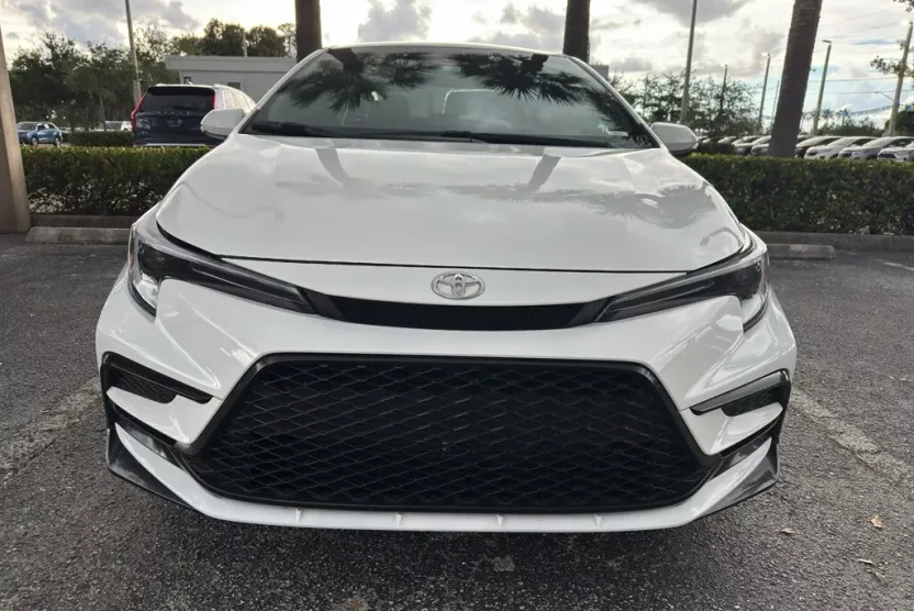 2024 Toyota Corolla SE photo 1