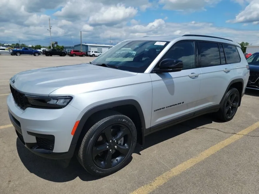 2023 Jeep Grand Cherokee Altitude photo 1