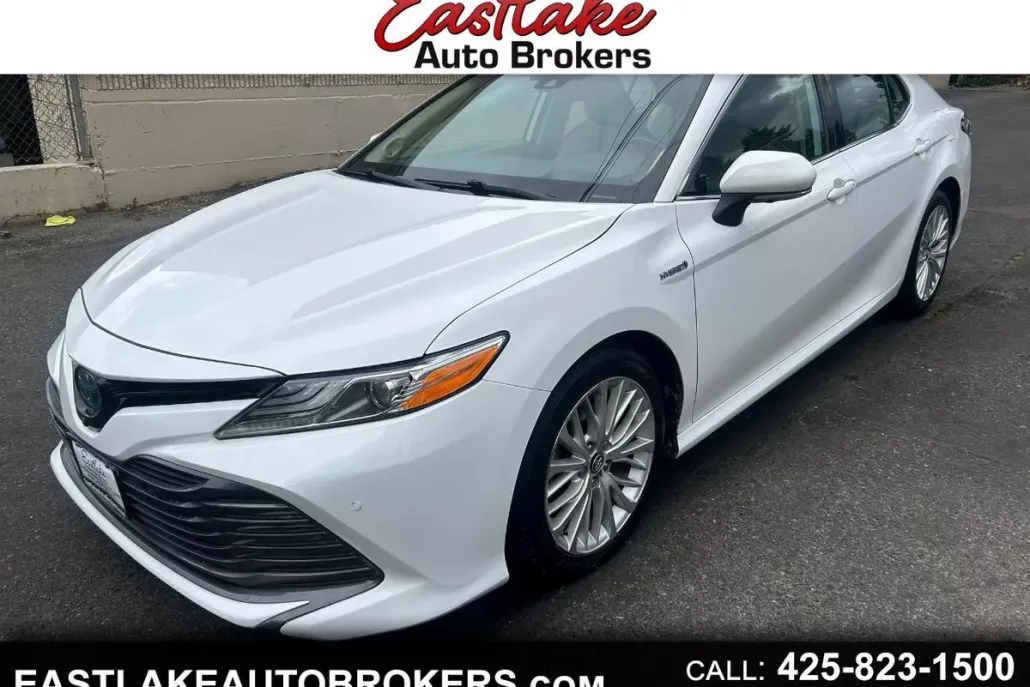 2019 Toyota Camry Hybrid XLE photo 1