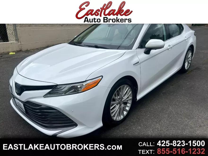 2019 Toyota Camry Hybrid XLE photo 1
