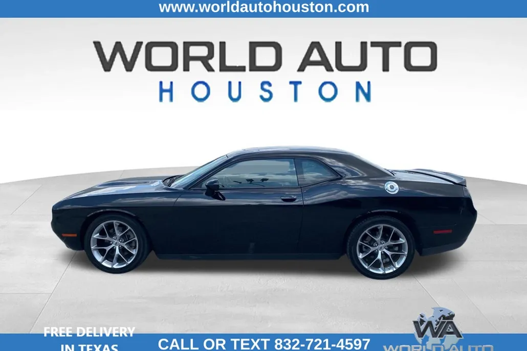2022 Dodge Challenger GT photo 1
