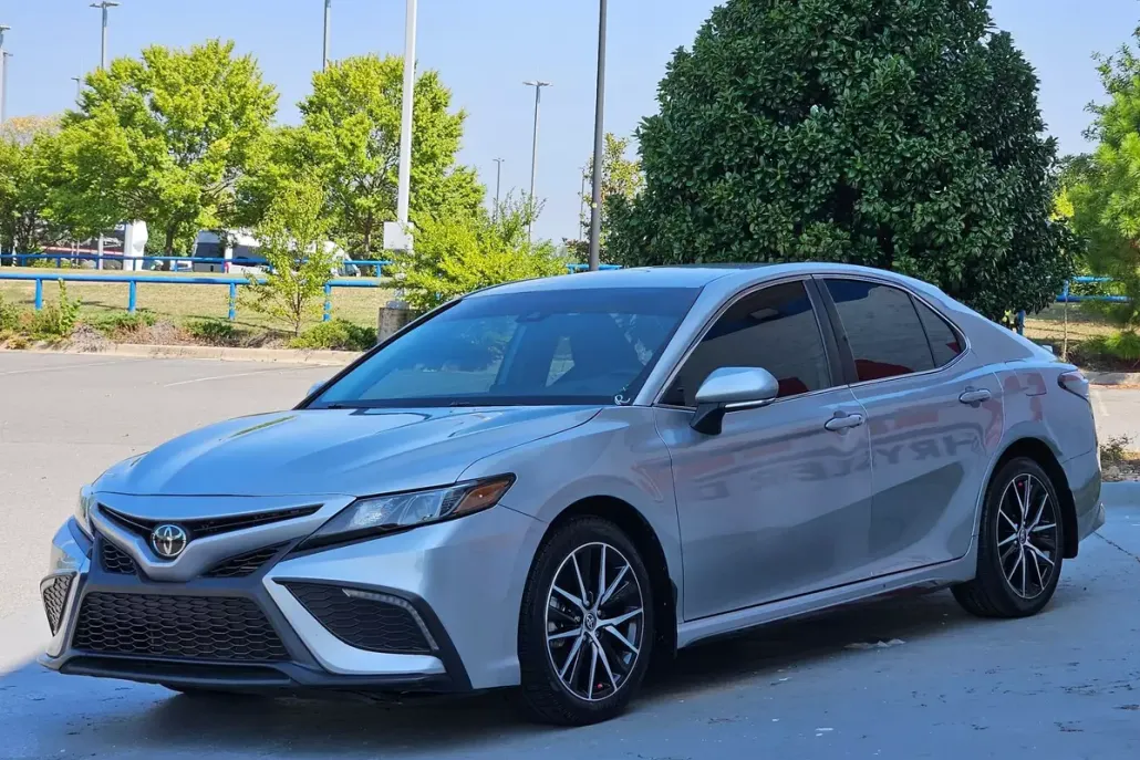 2023 Toyota Camry SE photo 1