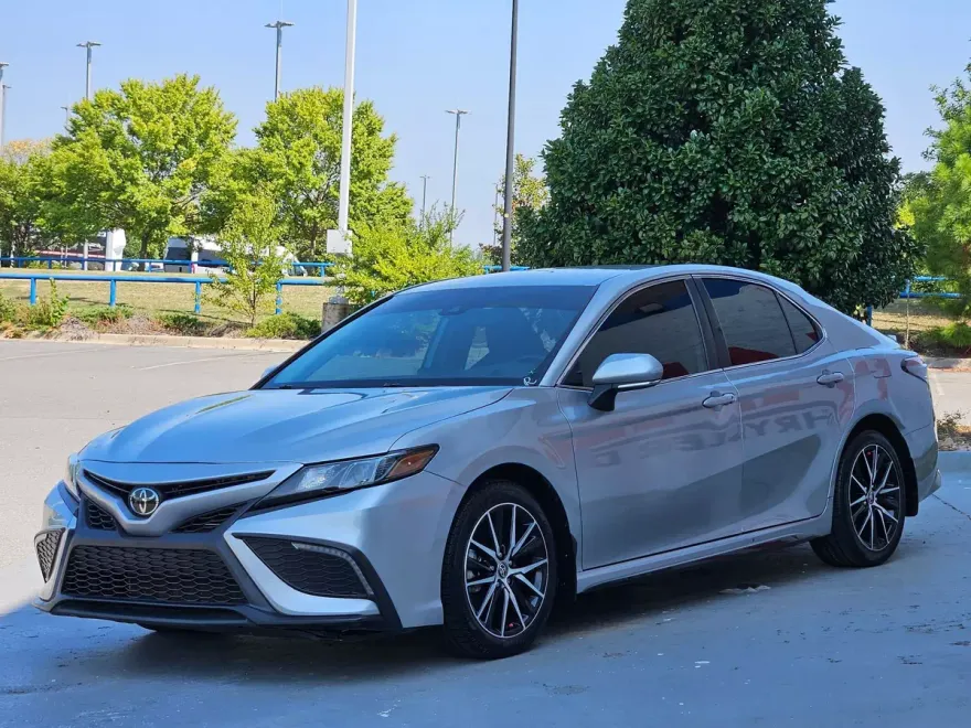 2023 Toyota Camry SE photo 1