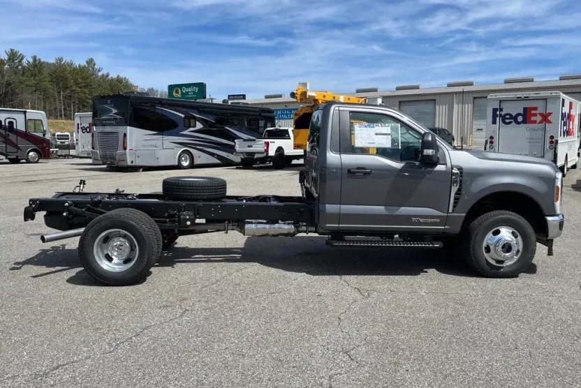2025 Ford F-350 XL photo 1