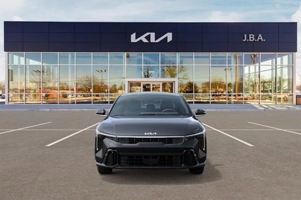 2025 Kia K4 GT-Line Turbo photo 1