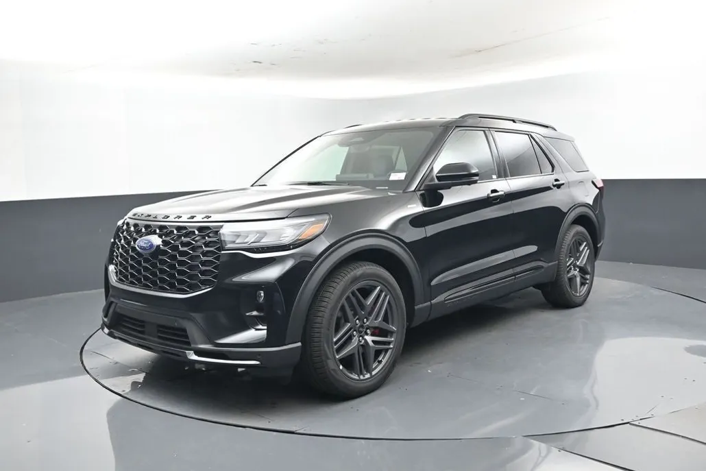 2025 Ford Explorer ST-Line photo 1