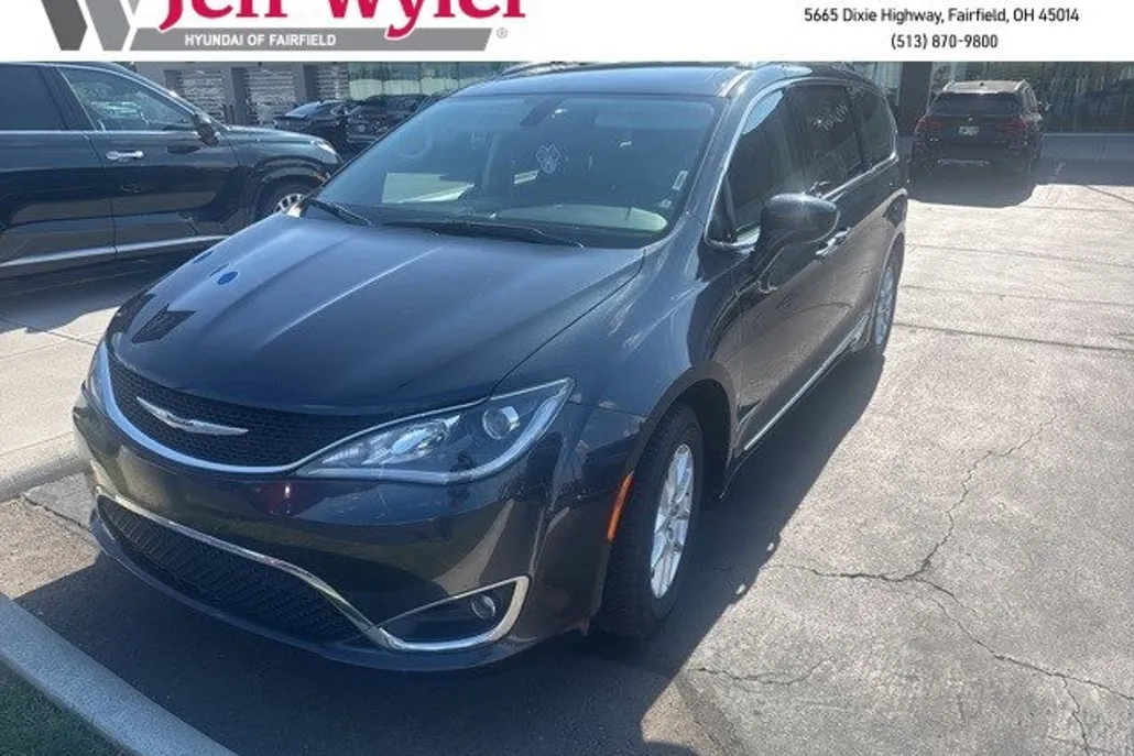 2020 Chrysler Pacifica Touring L photo 1