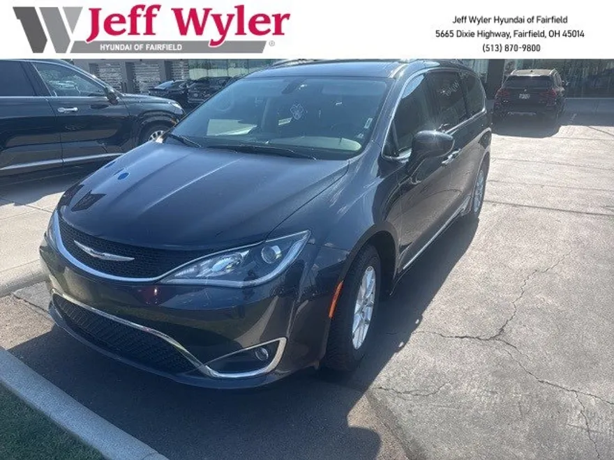2020 Chrysler Pacifica Touring L photo 1