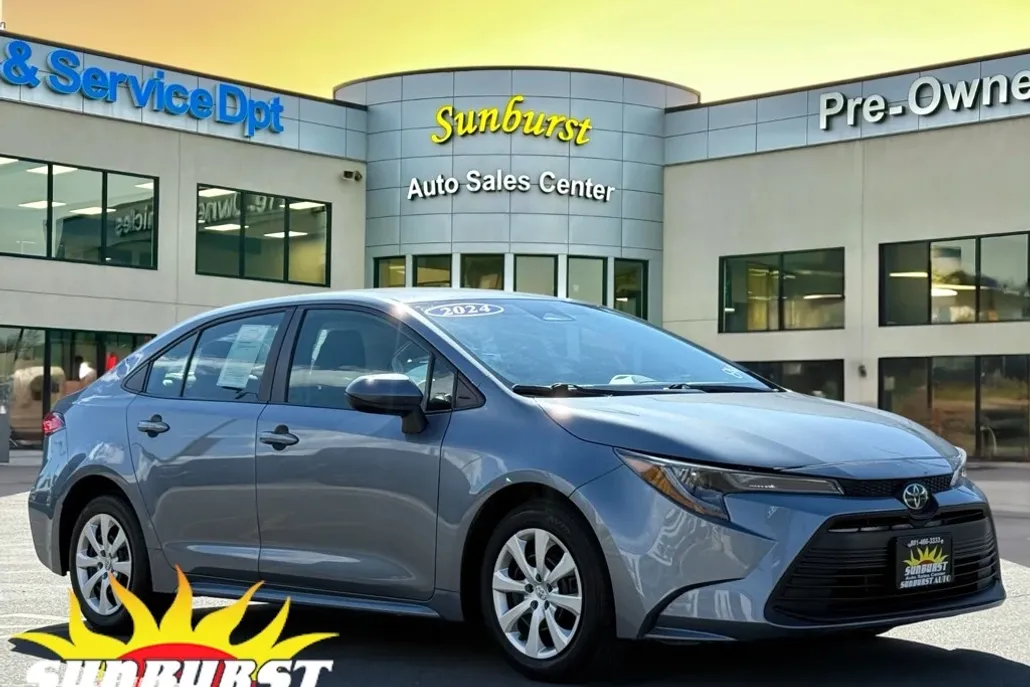 2024 Toyota Corolla LE photo 1