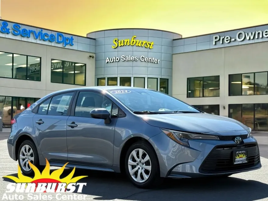 2024 Toyota Corolla LE photo 1