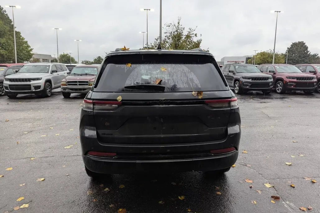 2023 Jeep Grand Cherokee Altitude photo 1
