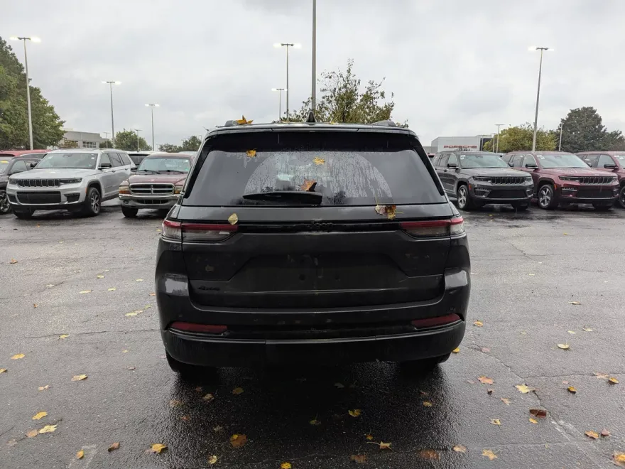 2023 Jeep Grand Cherokee Altitude photo 1