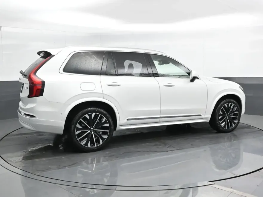 2025 Volvo XC90 B5 Plus photo 1