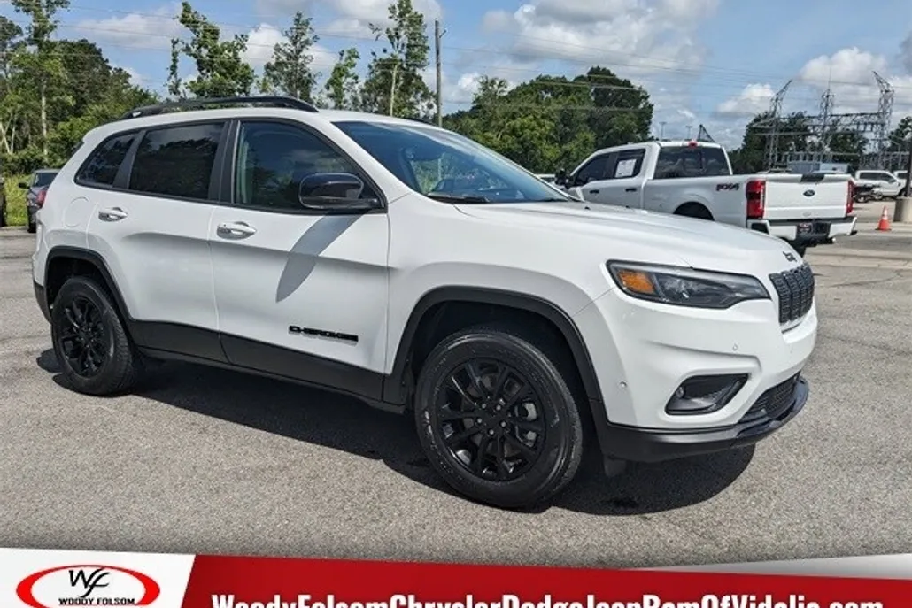 2023 Jeep Cherokee Altitude photo 1
