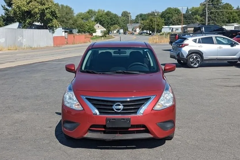 2017 Nissan Versa Plus photo 1