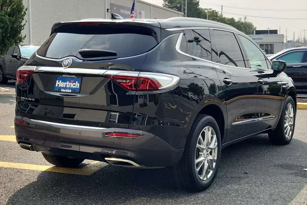 2022 Buick Enclave Essence photo 1