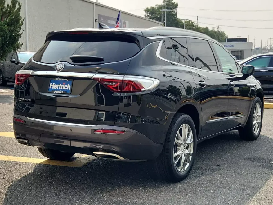 2022 Buick Enclave Essence photo 1