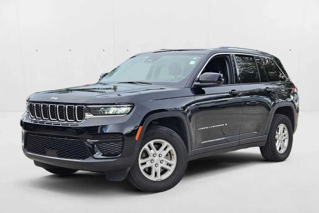 2023 Jeep Grand Cherokee Laredo photo 1
