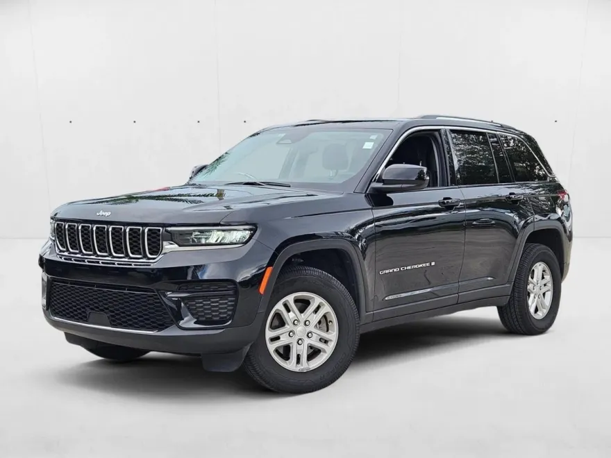 2023 Jeep Grand Cherokee Laredo photo 1