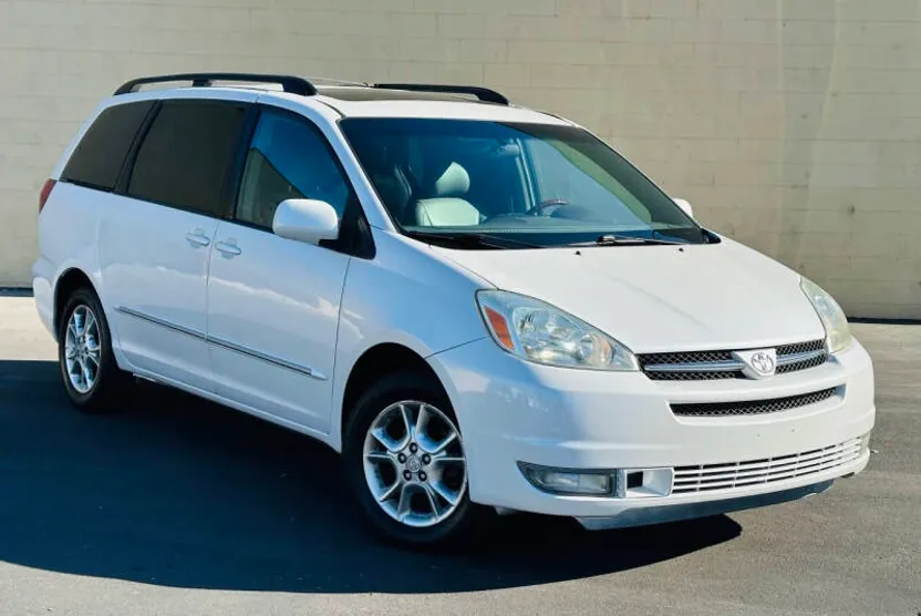 2005 Toyota Sienna XLE Limited photo 1