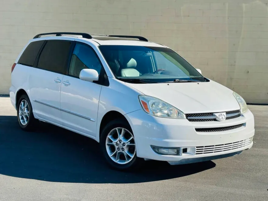 2005 Toyota Sienna XLE Limited photo 1