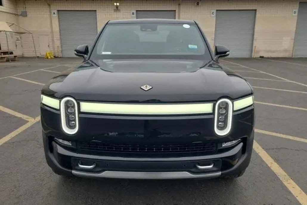 2022 Rivian R1T Adventure photo 1