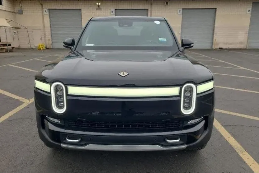 2022 Rivian R1T Adventure photo 1