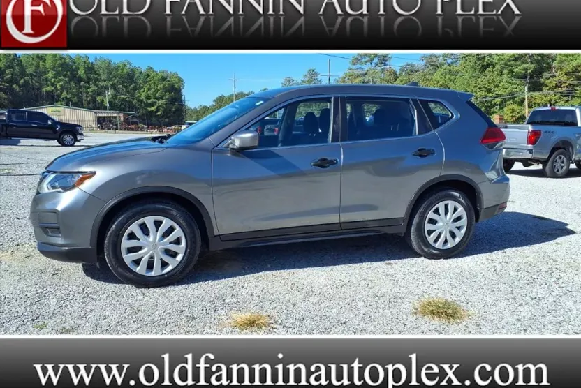 2017 Nissan Rogue photo 1