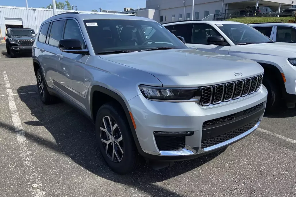 2025 Jeep Grand Cherokee Limited photo 1