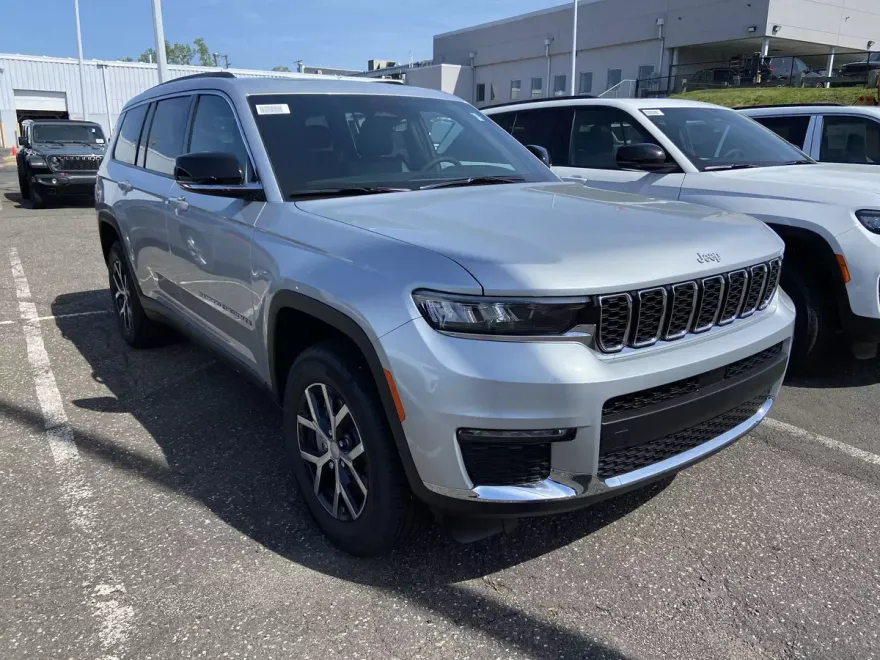 2025 Jeep Grand Cherokee Limited photo 1
