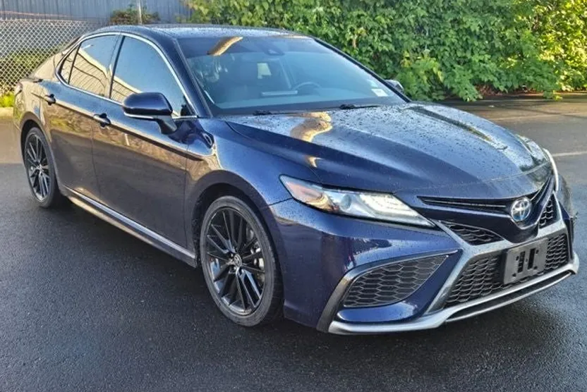 2022 Toyota Camry Hybrid XSE photo 1
