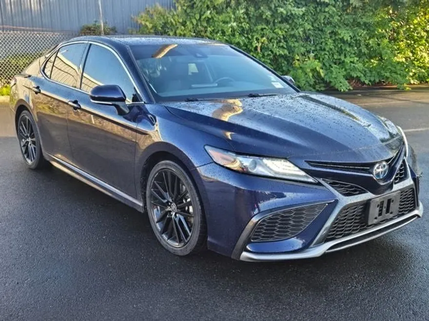 2022 Toyota Camry Hybrid XSE photo 1