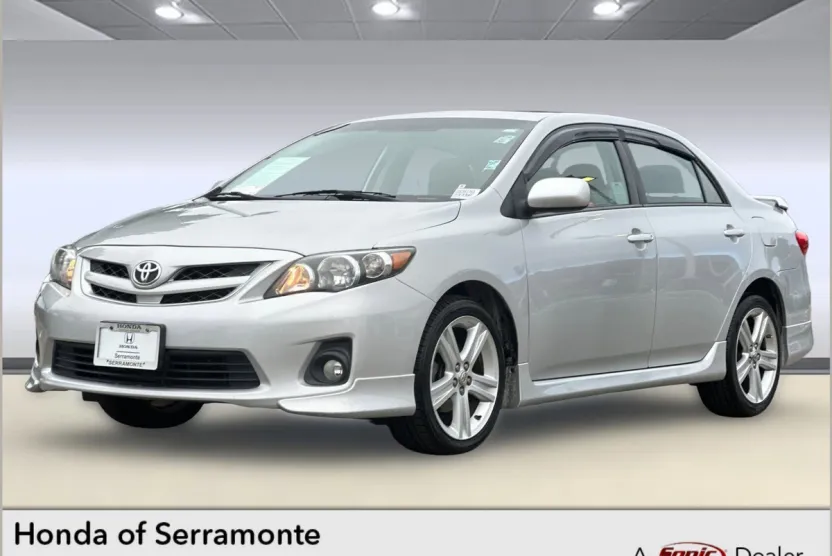 2013 Toyota Corolla L photo 1