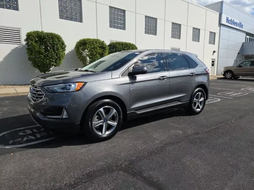 2022 Ford Edge SEL photo 1