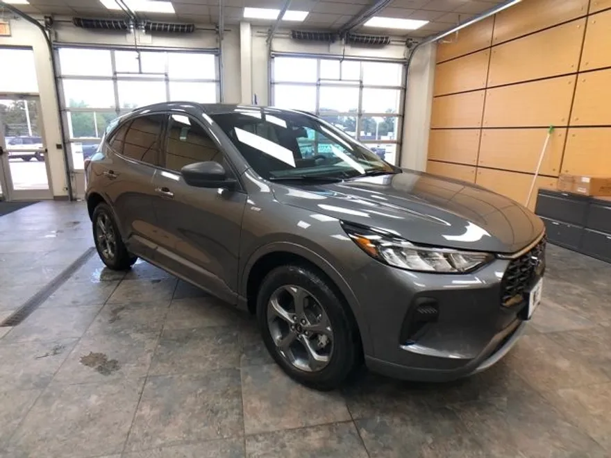 2023 Ford Escape ST-Line photo 1