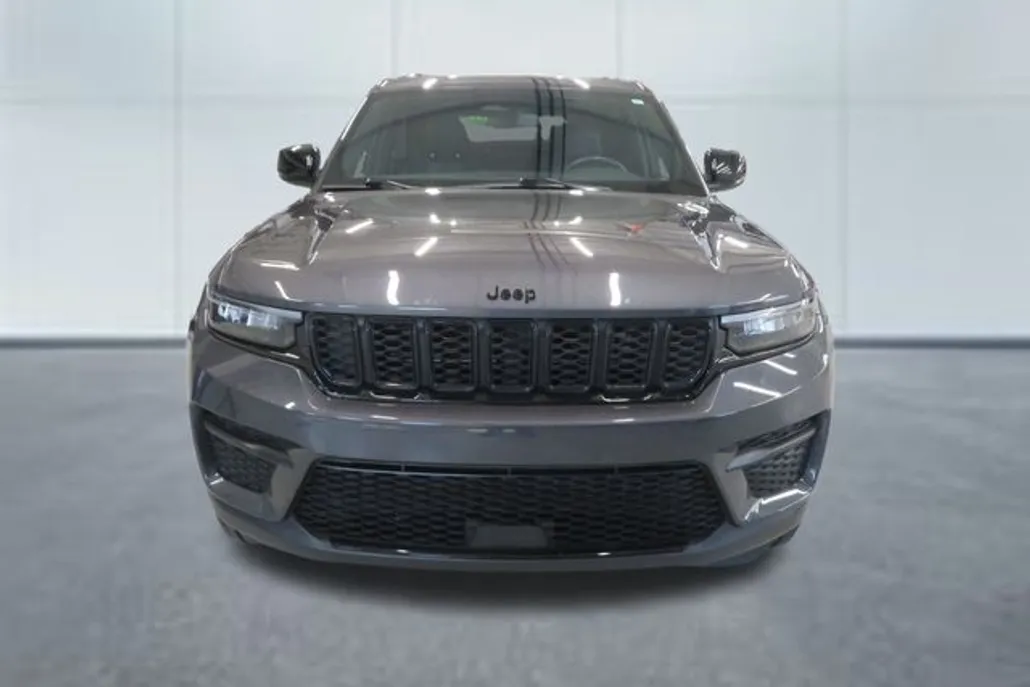 2022 Jeep Grand Cherokee Laredo photo 1