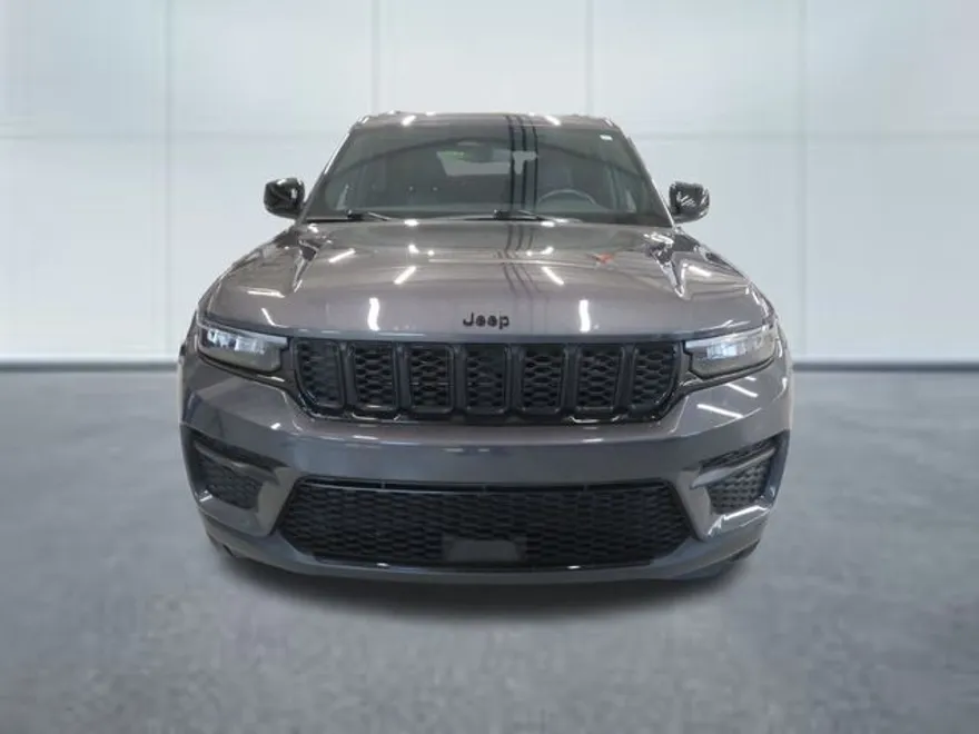 2022 Jeep Grand Cherokee Laredo photo 1